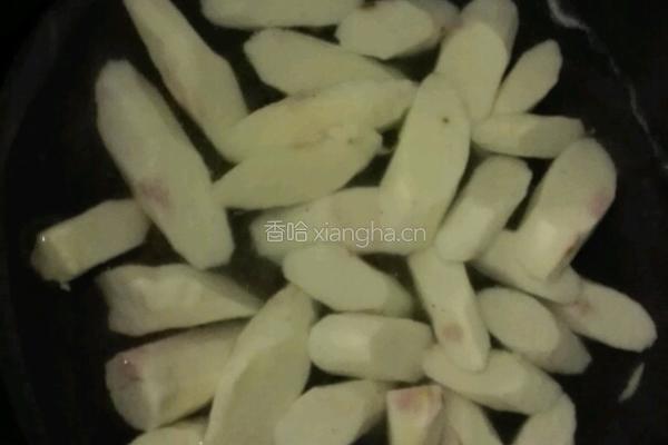 黑木耳炒山药的做法图解3