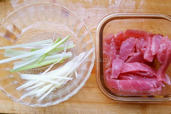 彩椒炒肉丝的做法图解3