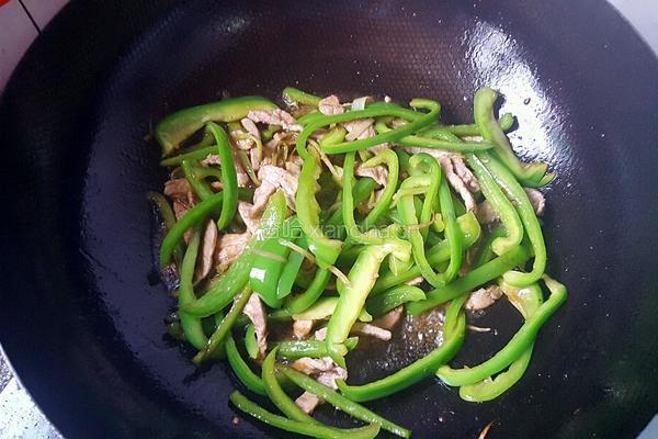彩椒炒肉丝的做法图解9