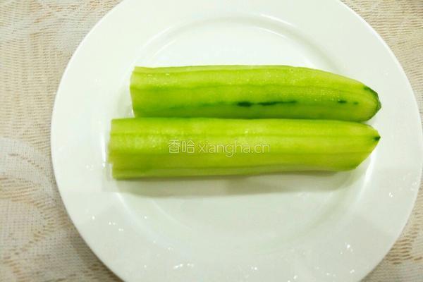 彩椒拌黄瓜的做法图解1