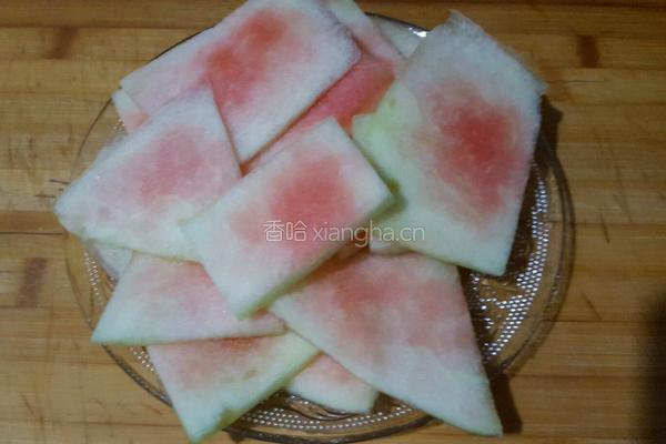 凉拌西瓜皮的做法图解2