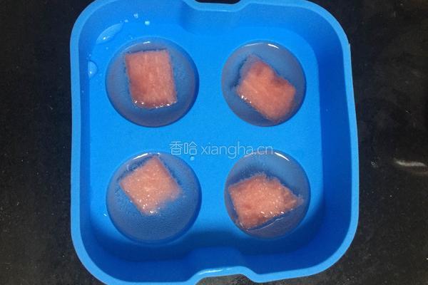 西瓜雪碧特饮的做法图解1
