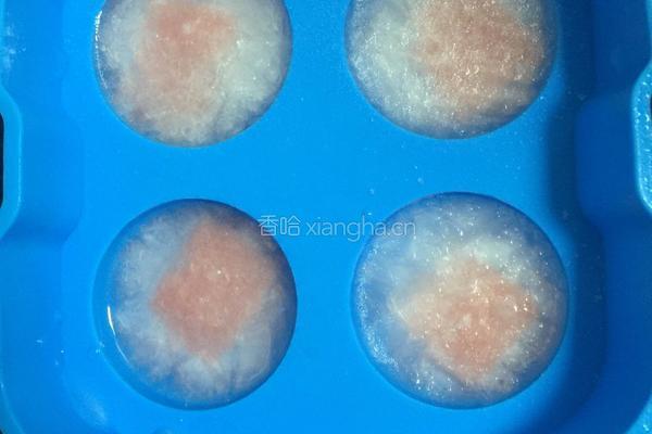 西瓜雪碧特饮的做法图解2