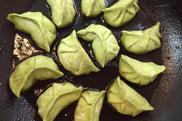 蛋包卷心菜饺子的做法图解6