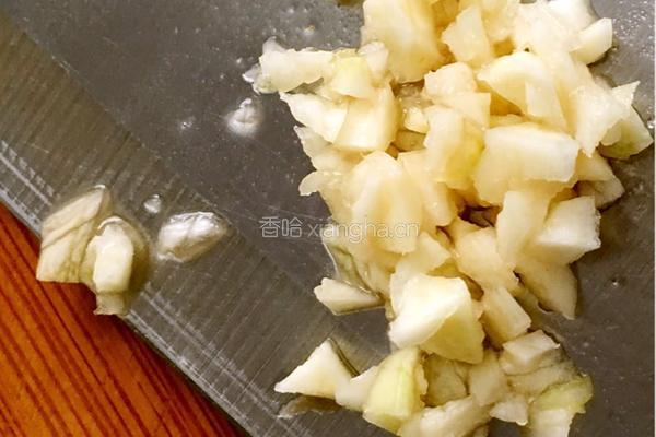 茄子炒金枪鱼的做法图解6