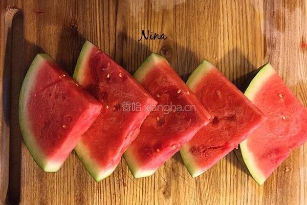 燃情西瓜的做法图解1