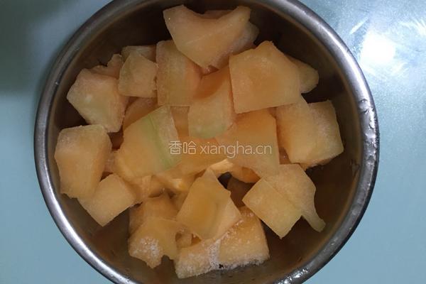 哈密瓜沙冰的做法图解3