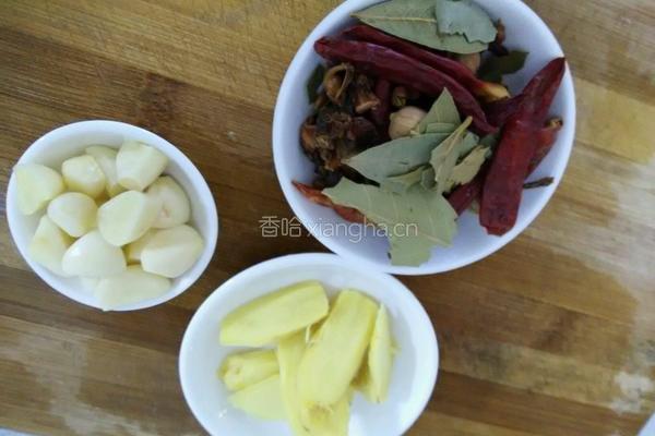 五花肉炖白萝卜的做法图解4