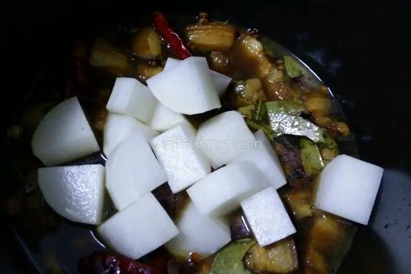 五花肉炖白萝卜的做法图解10