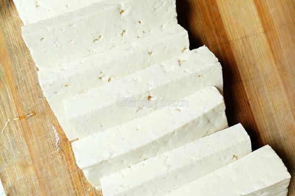 豆腐爱上蛋的做法图解1