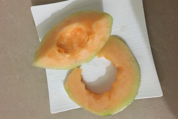 哈密瓜沙拉的做法图解2