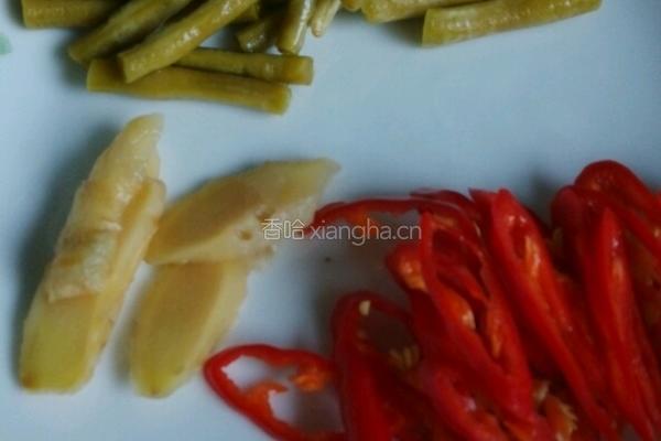 泡菜炒猪皮的做法图解4