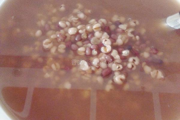 红豆薏米粥的做法图解2