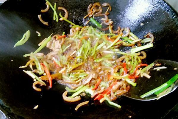 双椒炒肉皮的做法图解10