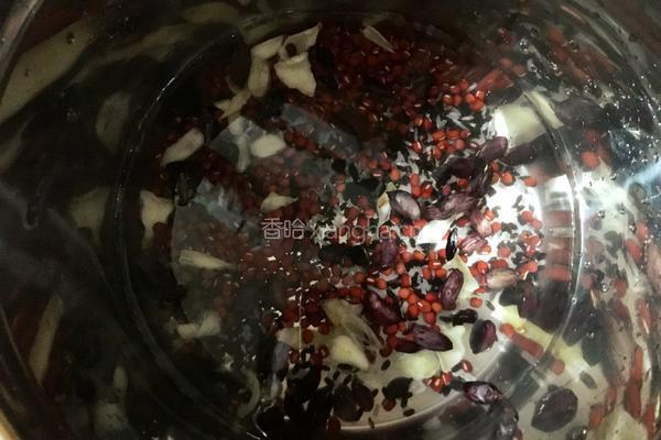 红豆黑米粥的做法图解3