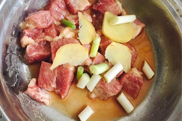 土豆烧牛肉的做法图解1