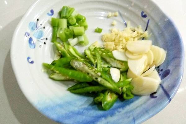  香菇绿豆芽的做法图解3
