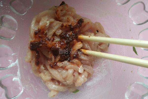 卷心菜辣肉饺子的做法图解2