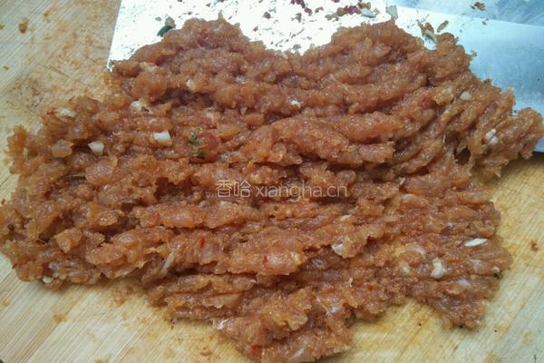 卷心菜辣肉饺子的做法图解3