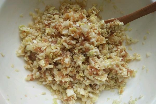 卷心菜辣肉饺子的做法图解7
