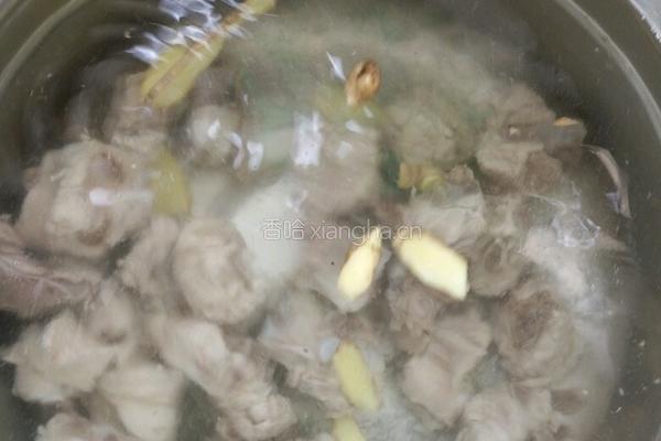 香菇山药排骨汤的做法图解3
