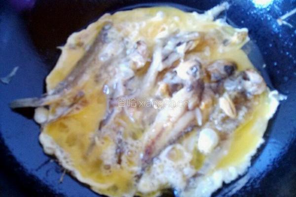 小黄鱼煎鸡蛋的做法图解6