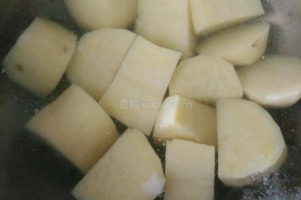 煮土豆的做法图解1