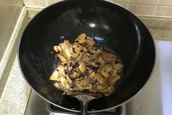 蒜苗回锅肉的做法图解8