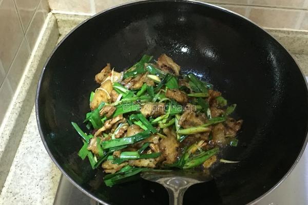 蒜苗回锅肉的做法图解9