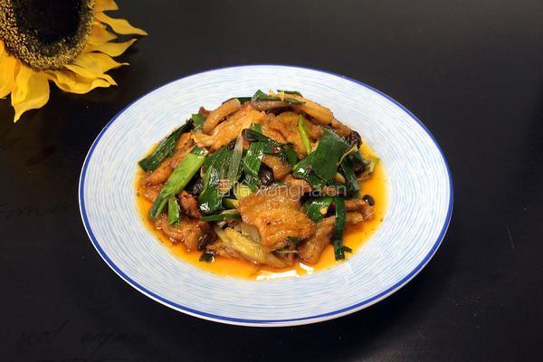 蒜苗回锅肉的做法图解11