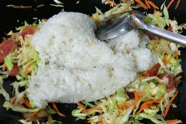 卷心菜炒饭的做法图解8