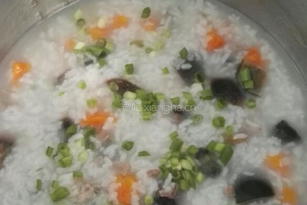 皮蛋瘦肉粥的做法图解4