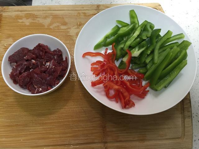 牛肉切成薄片