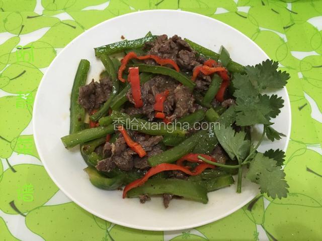 出锅，香菜做装饰，完成。
