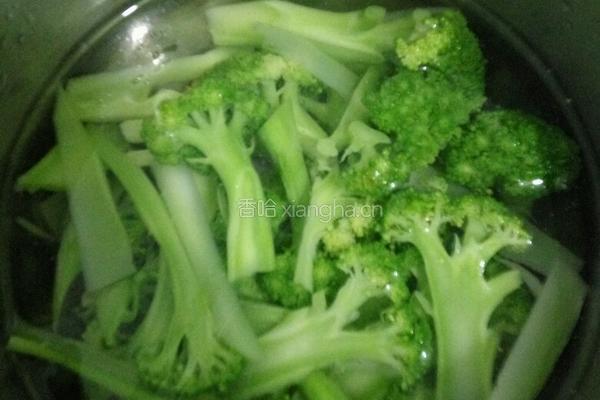 凉拌蒜蓉西兰花的做法图解2