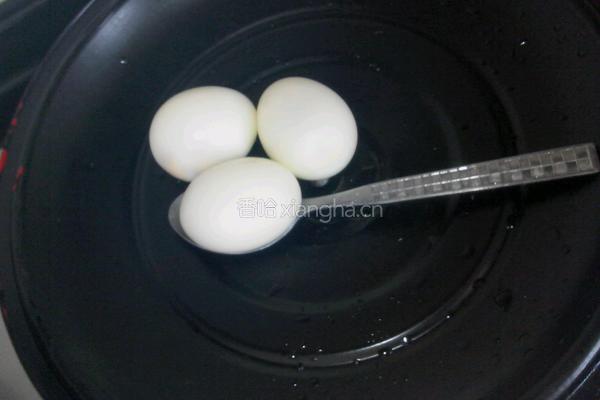 红油辣椒豆瓣酱鸡蛋蛋汤的做法图解1
