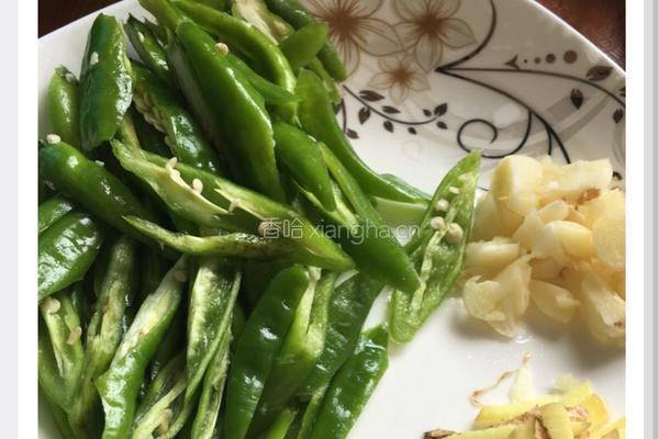 平菇炒肉的做法图解2