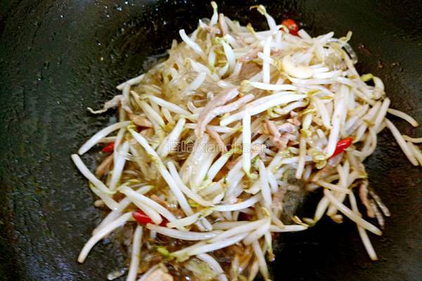 绿豆芽炒粉条的做法图解8