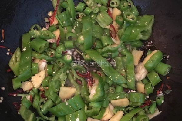 黄豆芽炖香辣鱼的做法图解6