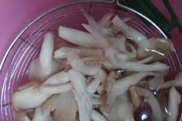 袖珍菇鸡蛋汤的做法图解1