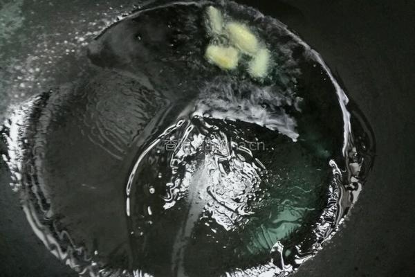 袖珍菇鸡蛋汤的做法图解4
