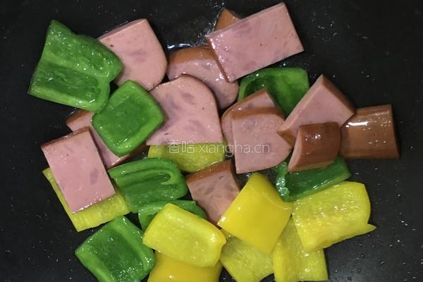 彩椒炒火腿的做法图解4