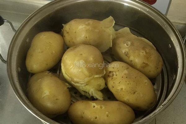土豆火腿沙拉的做法图解1