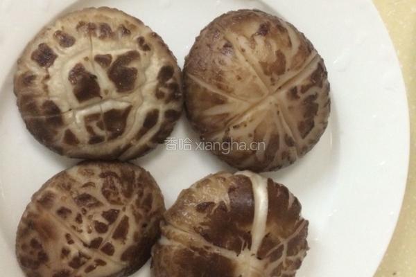 ，碧绿菜胆扒花菇。的做法图解1