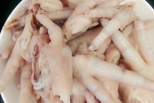 梅干菜烧鸡爪的做法图解2