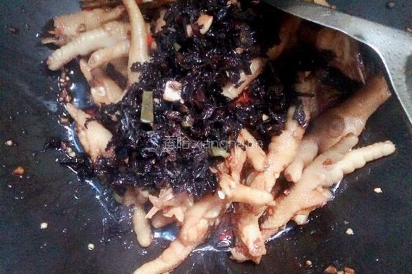 梅干菜烧鸡爪的做法图解5