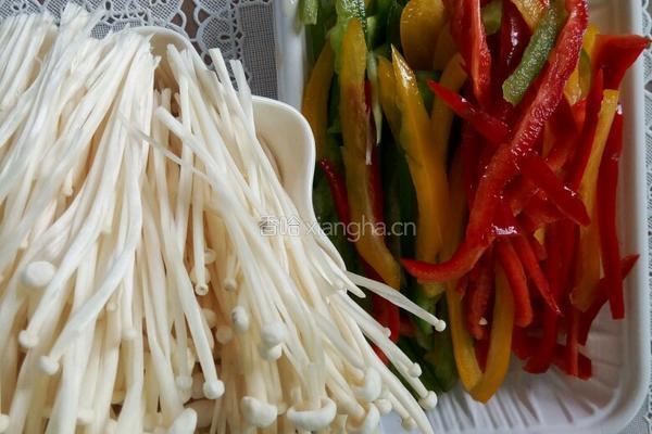 彩椒拌金针菇的做法图解1