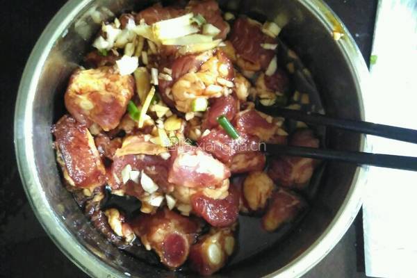 蒸麻辣茄子配粉蒸排骨的做法图解2