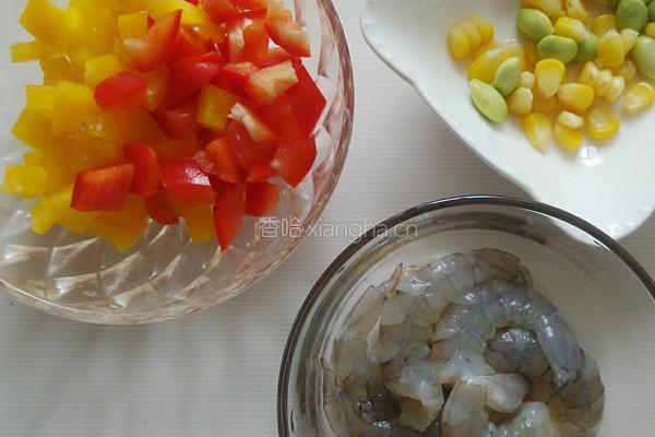 虾仁彩椒炒饭的做法图解2
