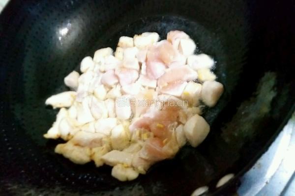火龙果炒鸡丁的做法图解4